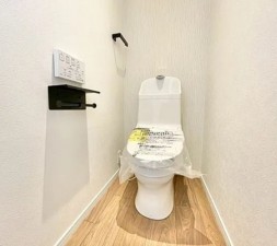 川西市美園町、中古一戸建てのトイレ画像です
