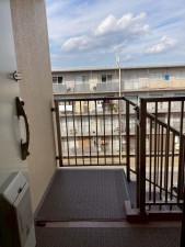 川西市清和台、マンションの玄関画像です