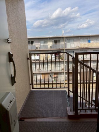 川西市清和台、マンションの玄関画像です