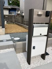 川西市向陽台、新築一戸建てのエントランス画像です