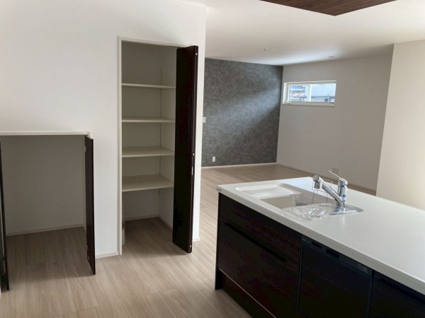 川西市向陽台、新築一戸建てのキッチン画像です