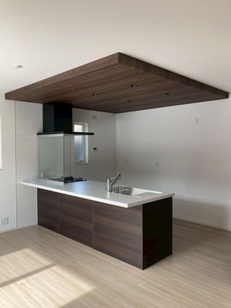 川西市向陽台、新築一戸建てのキッチン画像です