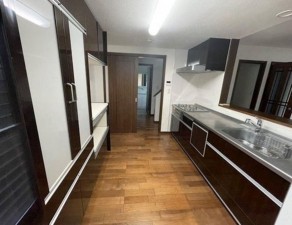 川西市けやき坂、中古一戸建てのキッチン画像です