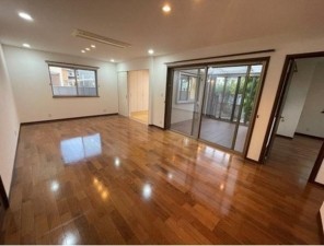 川西市けやき坂、中古一戸建ての居間画像です