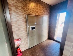 川西市平野、マンションのエントランス画像です