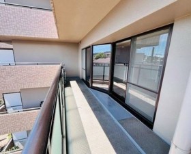 川西市平野、マンションのバルコニー画像です