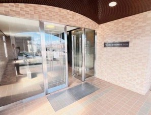 川西市平野、マンションのエントランス画像です