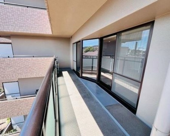川西市平野、マンションのバルコニー画像です