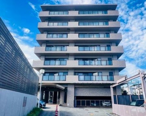 川西市平野、マンションの外観画像です