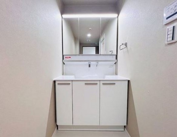 川西市平野、マンションの洗面画像です
