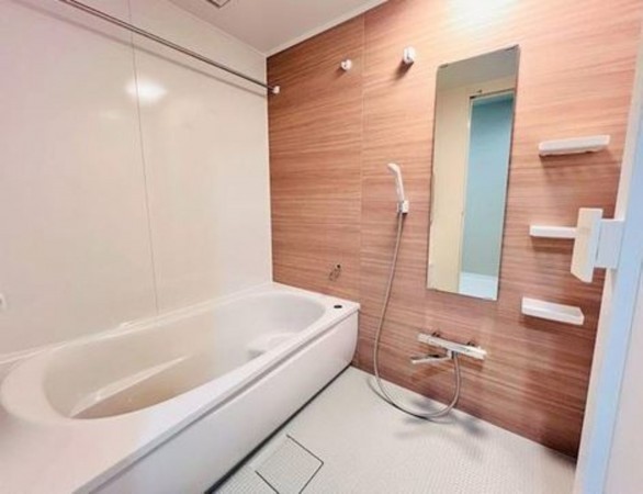 川西市平野、マンションの風呂画像です
