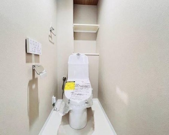 川西市平野、マンションのトイレ画像です