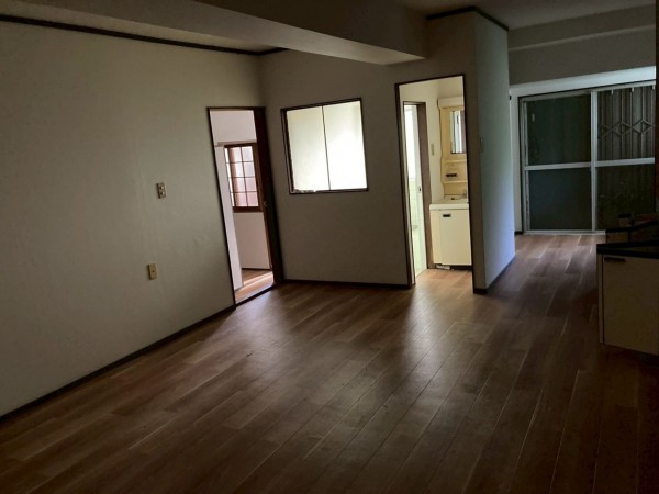 川西市新田、マンションの居間画像です