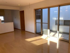 川西市南野坂、中古一戸建ての居間画像です