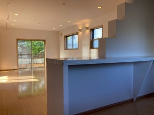 川西市南野坂、中古一戸建ての居間画像です