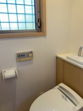 川西市南野坂、中古一戸建てのトイレ画像です