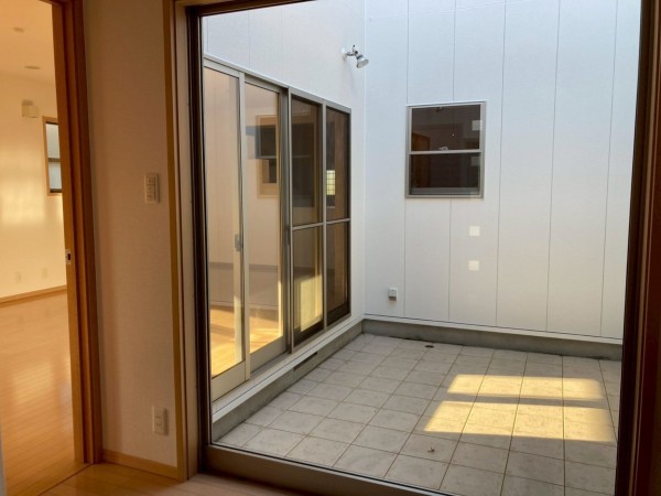 川西市南野坂、中古一戸建てのバルコニー画像です