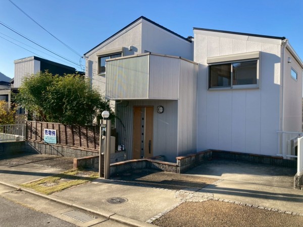 川西市南野坂、中古一戸建ての外観画像です