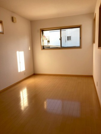 川西市南野坂、中古一戸建ての寝室画像です
