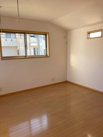 川西市南野坂、中古一戸建ての寝室画像です