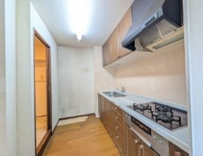川西市新田、マンションのキッチン画像です