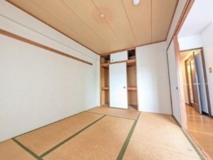 川西市新田、マンションの居間画像です