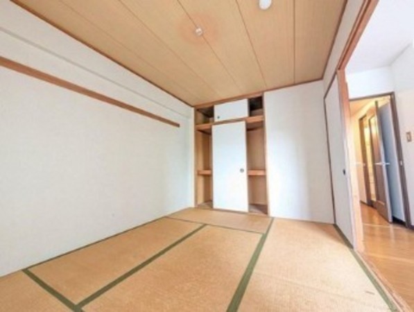 川西市新田、マンションの居間画像です