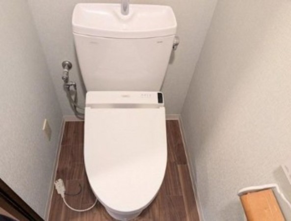 川西市新田、マンションのトイレ画像です