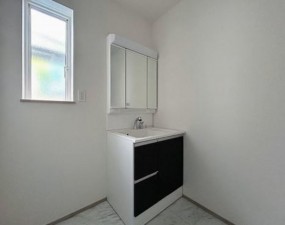 川西市火打、新築一戸建ての洗面画像です