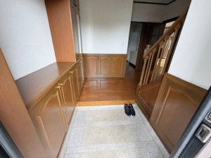 川西市一庫、中古一戸建ての玄関画像です