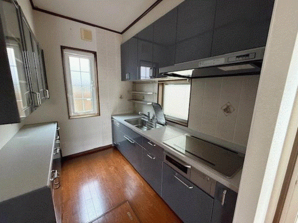 川西市一庫、中古一戸建てのキッチン画像です