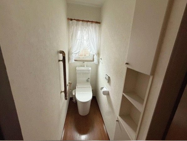 川西市一庫、中古一戸建てのトイレ画像です