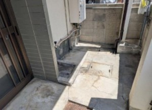 川西市絹延町、中古一戸建ての玄関画像です