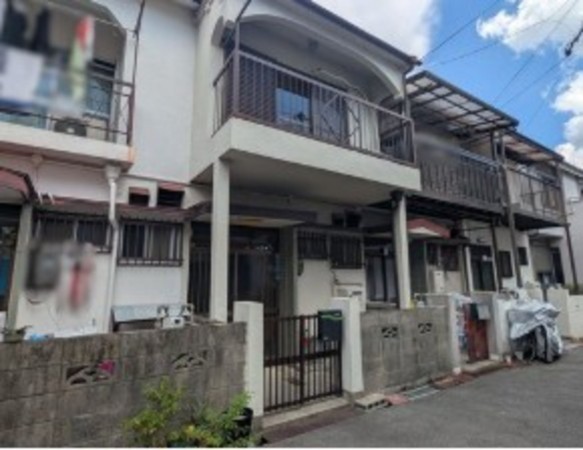 川西市絹延町、中古一戸建ての外観画像です