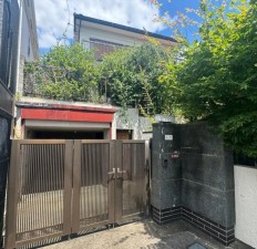 川西市平野、中古一戸建ての外観画像です