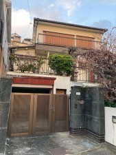 川西市平野、中古一戸建ての外観画像です