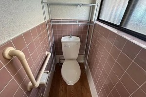 川西市久代、中古一戸建てのトイレ画像です
