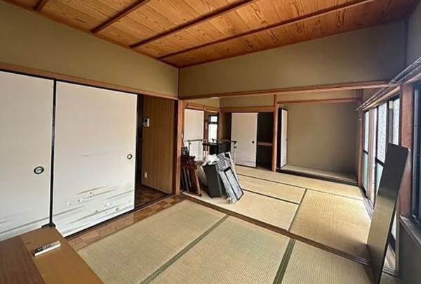 川西市久代、中古一戸建ての居間画像です