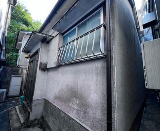 川西市花屋敷、中古一戸建ての外観画像です