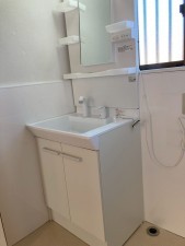 川西市新田、中古一戸建ての洗面画像です