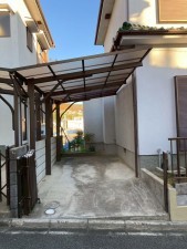 川西市新田、中古一戸建ての駐車場画像です