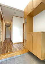 川西市丸山台、中古一戸建ての玄関画像です