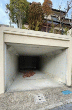 川西市丸山台、中古一戸建ての駐車場画像です