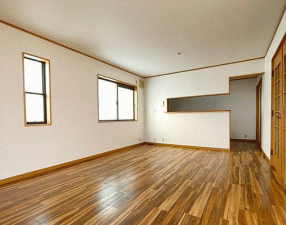 川西市丸山台、中古一戸建ての居間画像です