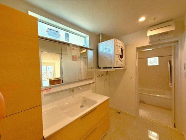 川西市松が丘町、新築一戸建ての洗面画像です