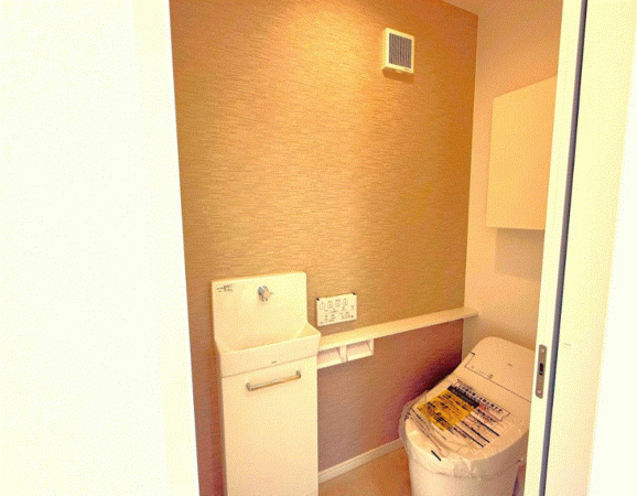 川西市松が丘町、新築一戸建てのトイレ画像です