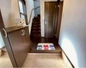 川西市長尾町、中古一戸建ての玄関画像です