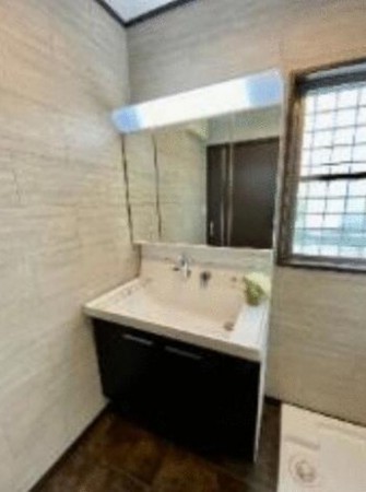 川西市長尾町、中古一戸建ての洗面画像です