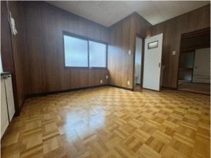 川西市南花屋敷、中古一戸建ての居間画像です