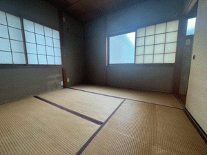 川西市南花屋敷、中古一戸建ての寝室画像です